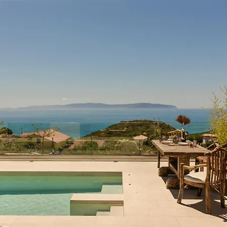 Hilaritas Kefalonia, Luxury Villa-style With Private Pool & Stunning Sea Views בית נופש