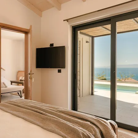 Hilaritas Kefalonia, Luxury Villa-style With Private Pool & Stunning Sea Views Hébergement de vacances *