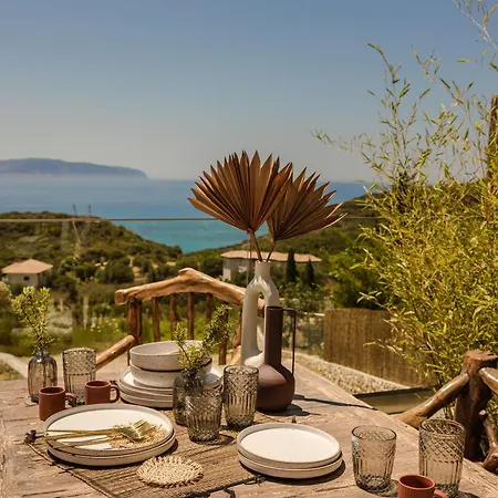 Hilaritas Luxury Sea View, Private Pool & Jacuzzi Paradise