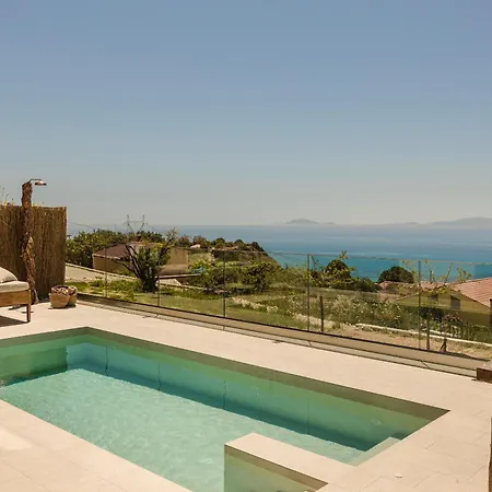 Hilaritas Kefalonia, Luxury Villa-style With Private Pool & Stunning Sea Views Hébergement de vacances Ratzaklíon