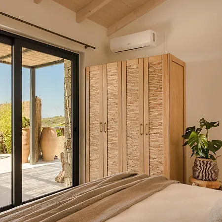 Hilaritas Luxury Sea View, Private Pool & Jacuzzi Paradise