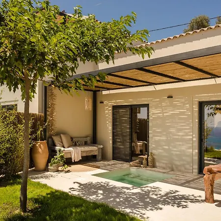 Hilaritas Kefalonia, Luxury Villa-style With Private Pool & Stunning Sea Views Case de vacanță *