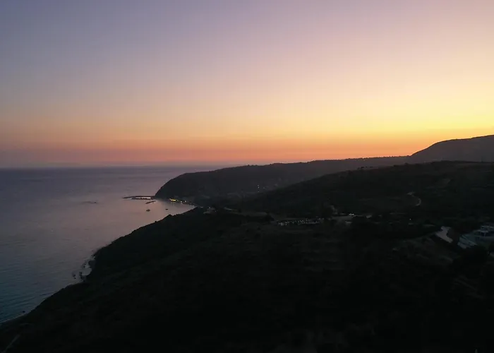 Hilaritas Sea View In Kefalonia With Private Pool And Jacuzzi بيت للعطل